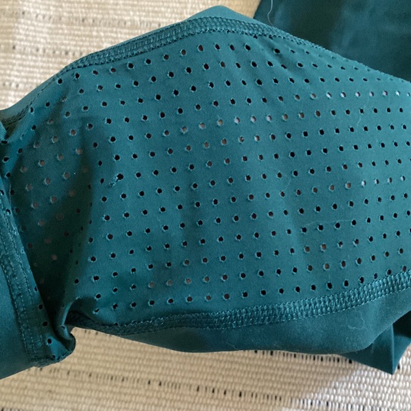 Aritzia the Constant leggings in green. Size xs - Picture 2 of 4